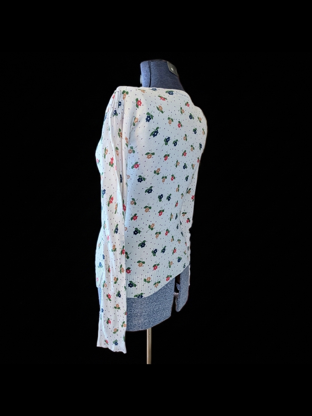 Lux Cream Floral Long-Sleeve Crewneck Knit Top Size M - Picture 3 of 9